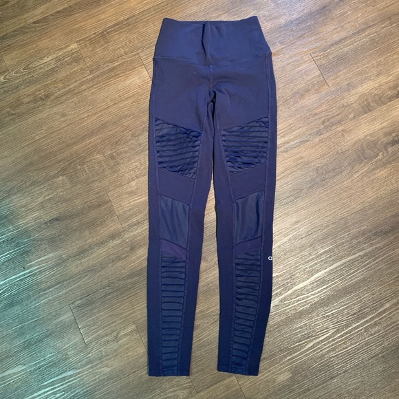 ALO 🔴 High Waisted Moto legging - Picture 6 of 9